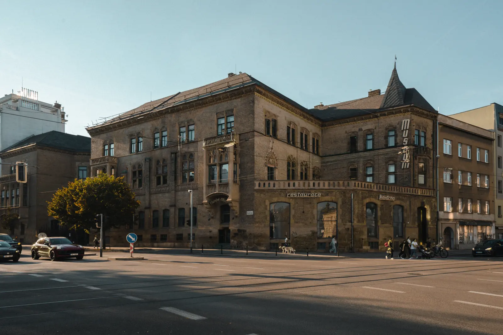 Palác na Moravském náměstí 15 v Brně