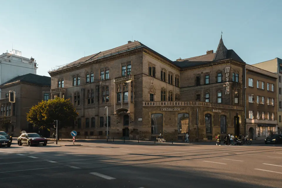 Palác na Moravském náměstí 15 v Brně